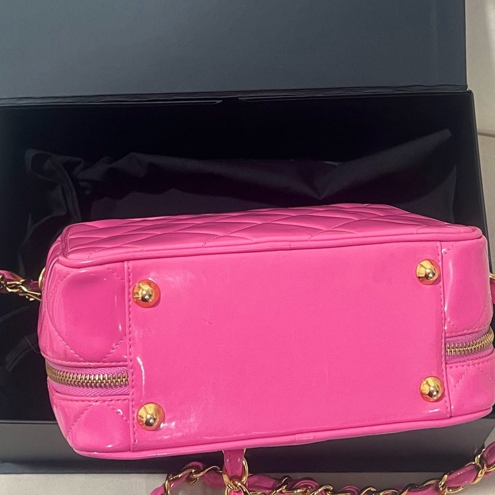 Rare🎀Chanel Barbie Pink 24K gold plated Hardwear vanity‼️ Bag charm Not included - Picture 13 of 16